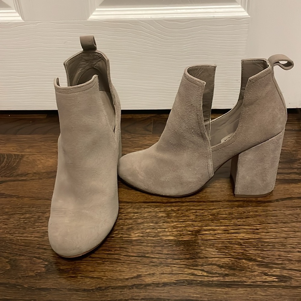 Steve Madden Naomi booties 7M taupe